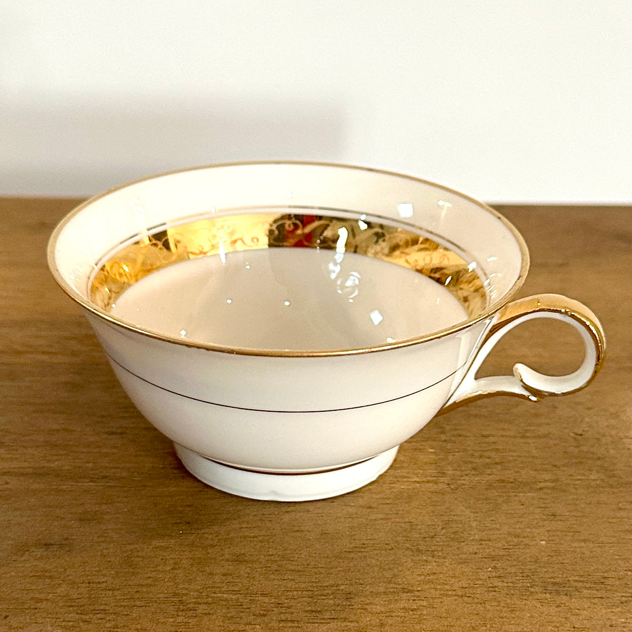 Service à café en porcelaine fine de Limoges - Circa 1960 - Blanc et or - 29 pièces