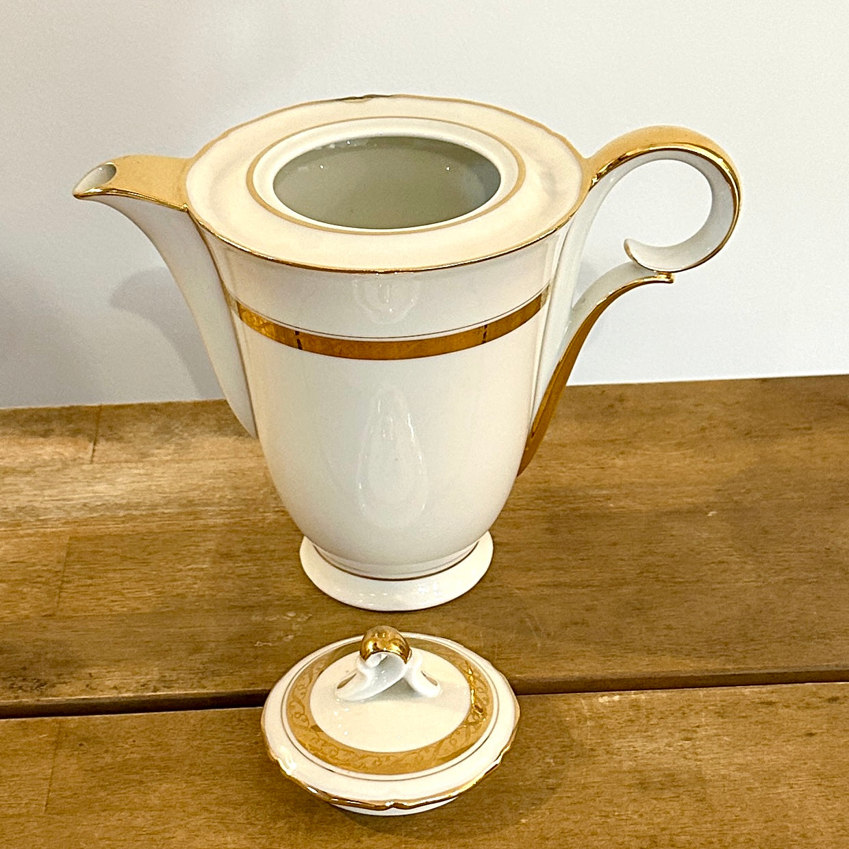 Service à café en porcelaine fine de Limoges - Circa 1960 - Blanc et or - 29 pièces